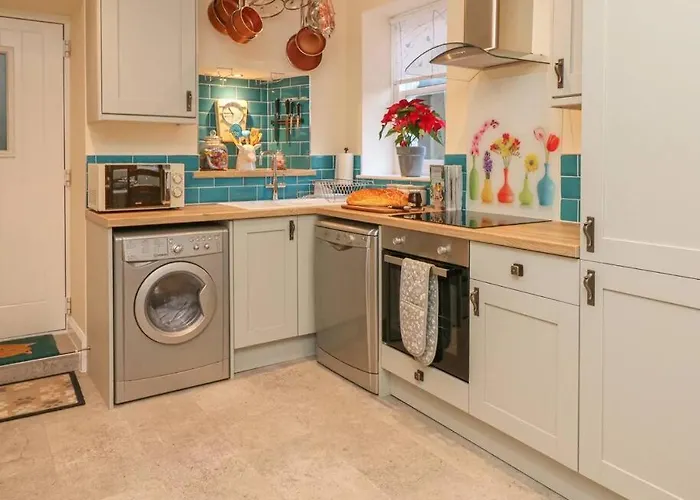 Happy Feet Cottage, Sleeps 6