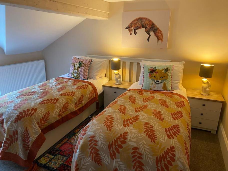 Holiday home Happy Feet Cottage, Sleeps 6 *