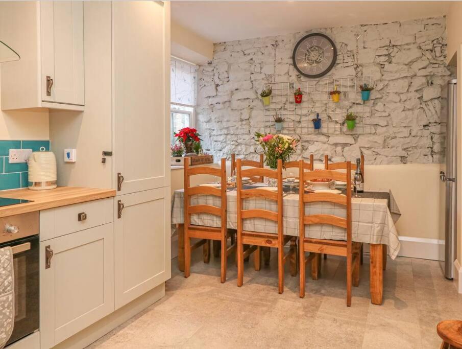 Happy Feet Cottage, Sleeps 6 Holiday home Bradwell (Derbyshire)