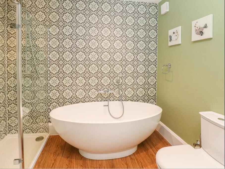 Happy Feet Cottage, Sleeps 6 Holiday home