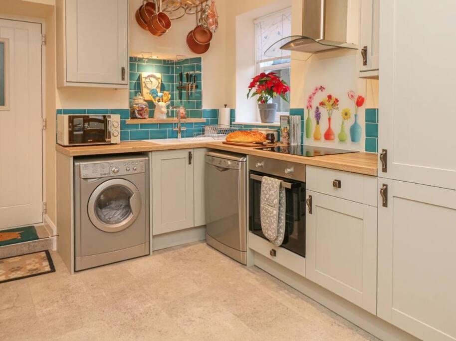 Happy Feet Cottage, Sleeps 6 Holiday home *