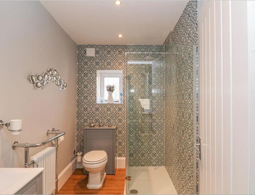 Happy Feet Cottage, Sleeps 6 Holiday home *