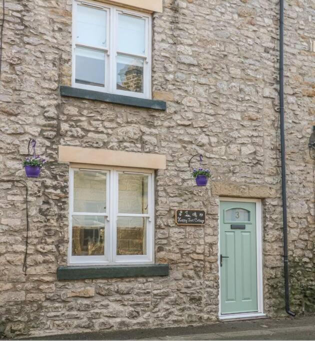 Holiday home Happy Feet Cottage, Sleeps 6 *