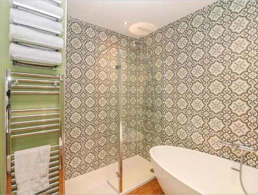 Happy Feet Cottage, Sleeps 6 Holiday home *