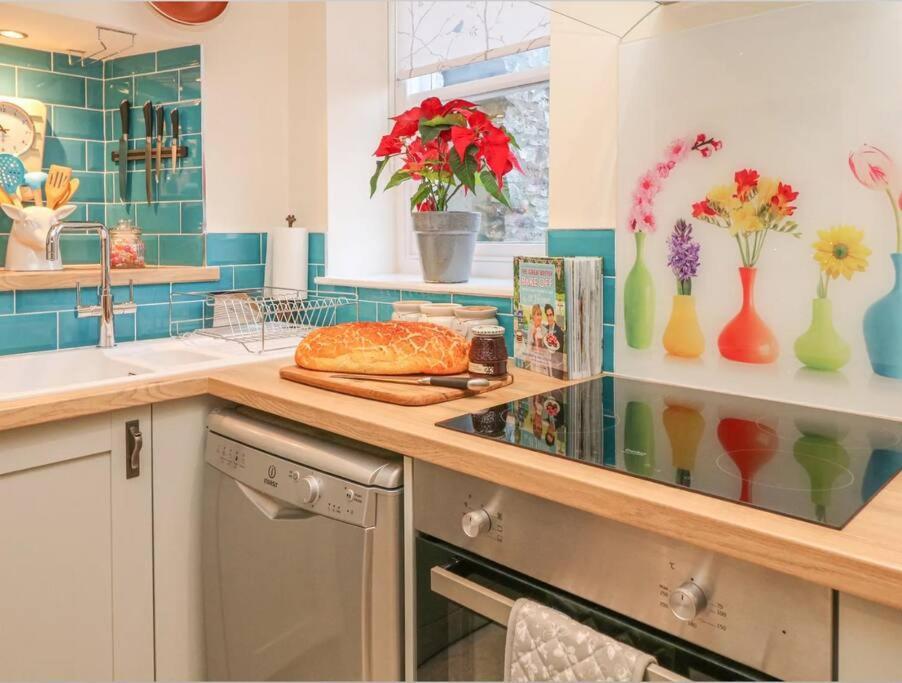 Happy Feet Cottage, Sleeps 6 Holiday home